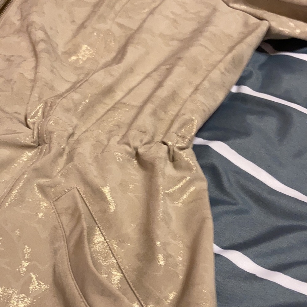 Chico’s shiny tan jacket. Size 2 - Picture 4 of 6